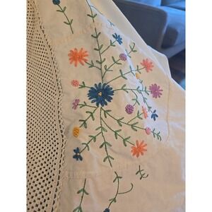 VTG Easter TABLECLOTH - 80" 88"BRIGHT,‎ COLORFUL Flower Baskets Scalloped BORDER